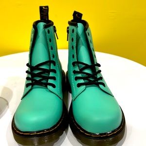 Dr. martens male size 3 female size 4 peppermint green Romario unisex